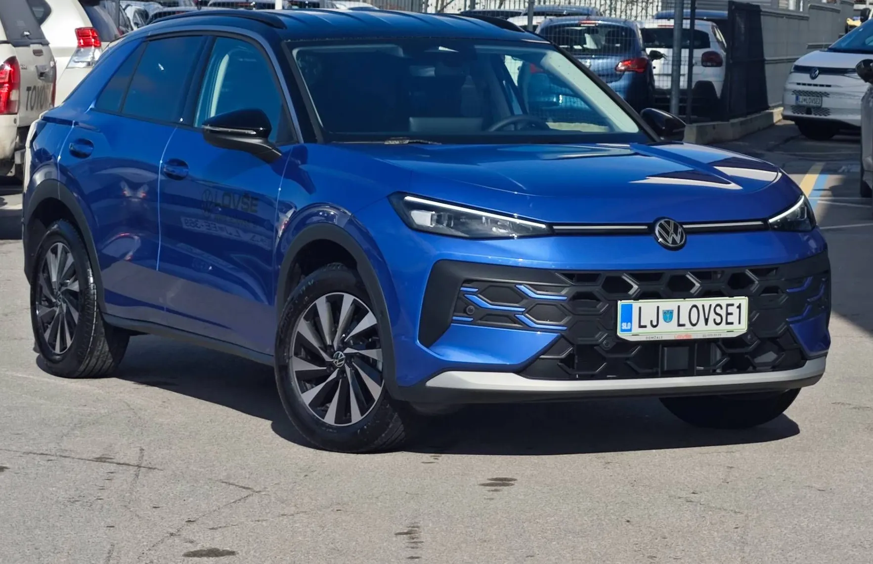 Zunanja slika - Volkswagen T-Roc - 1.5 eTSI Life DSG 110  150  ||OGROMNO OPREME||... - 2