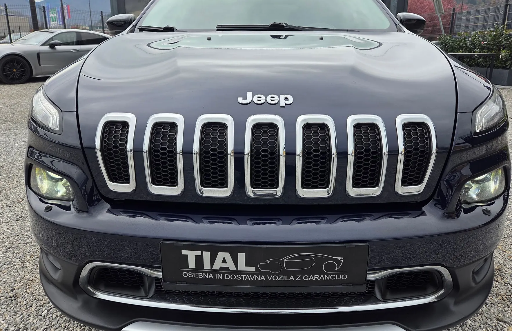 Zunanja slika - Jeep Cherokee - 2.0D 4X4-BIXENON-LED-ALU KAMERA-PDC-USNJE-NAVI - 2
