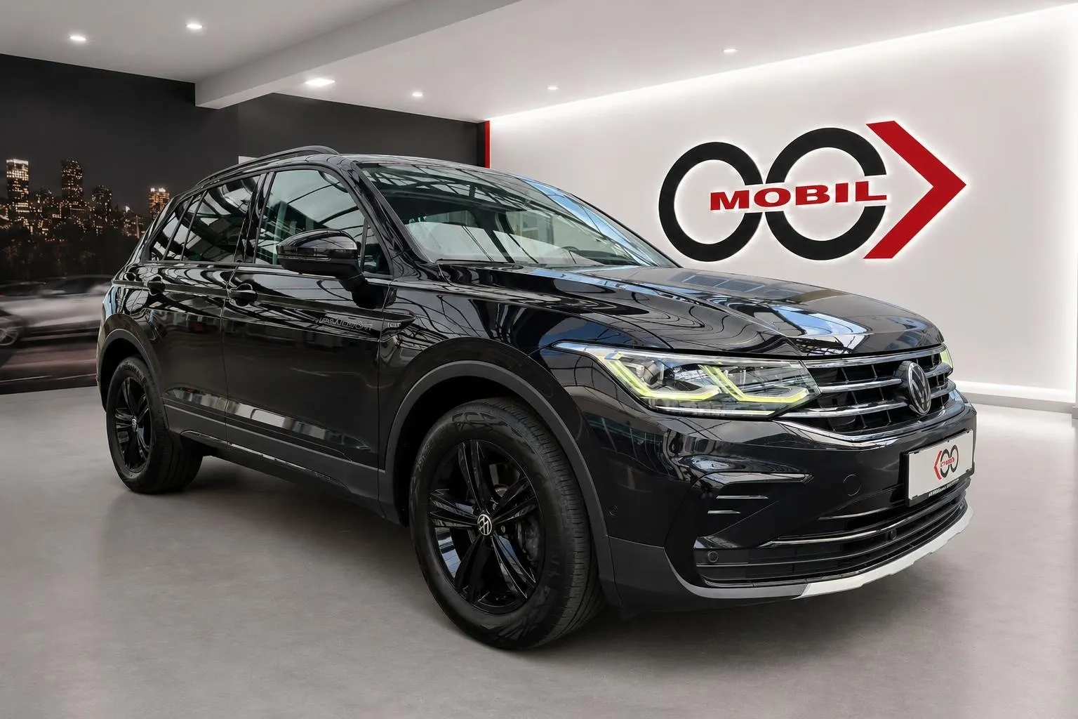 Zunanja slika - Volkswagen Tiguan - 2.0 TDI Urban Sport 4Motion DSG - Matrix.kamera.HK - 3