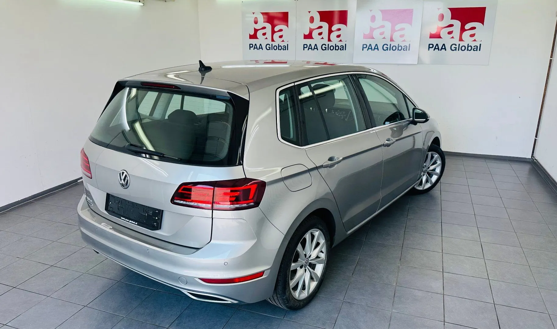 Zunanja slika - Volkswagen Golf - 2.0 TDI Highline DSG.LUKSENBURG.KAMERA.LED.110 KW - 15