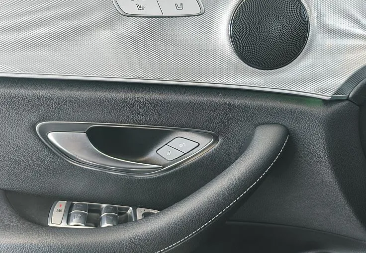 Zunanja slika - Mercedes-Benz E-Razred - E 220 d AMG-KAMERA-AVANTGARDE-LED-F1-VIDEO - 10