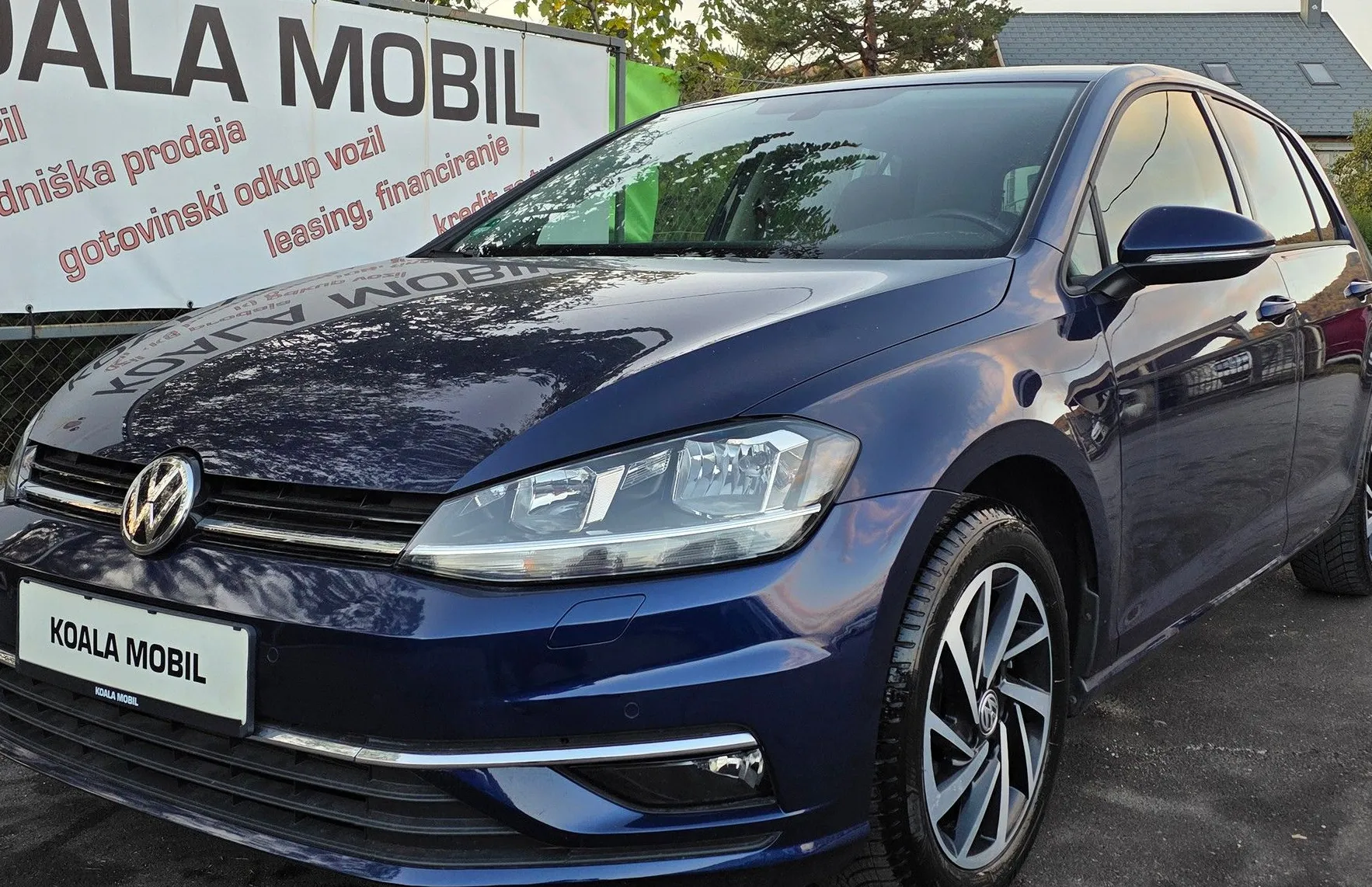 Zunanja slika - Volkswagen Golf - 1.0 TSI BMT ALU PLATIŠČA-ZASLON-1.LASTNIK-KOT NOV - 19