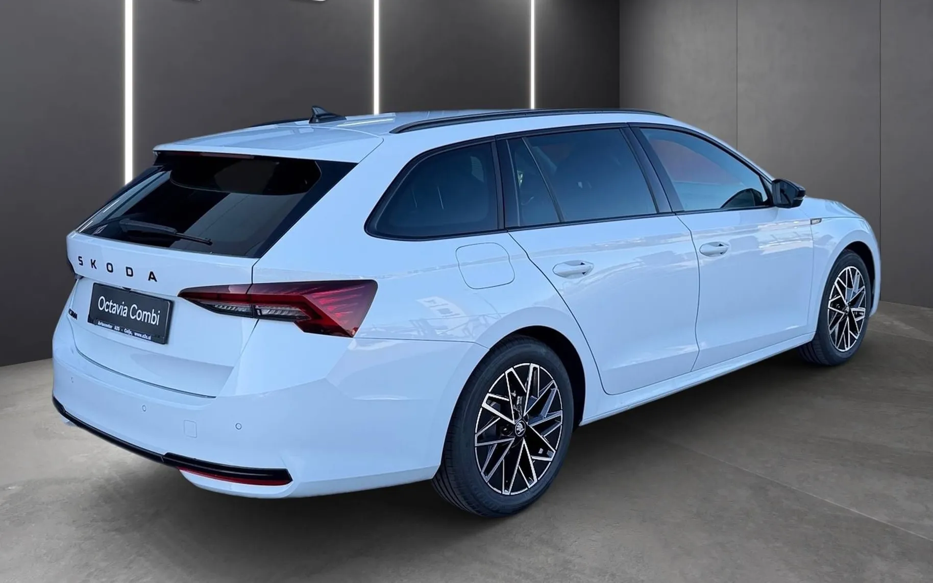 Zunanja slika - Škoda Octavia - Combi 2.0 TDI Family Sportline DSG... - 3