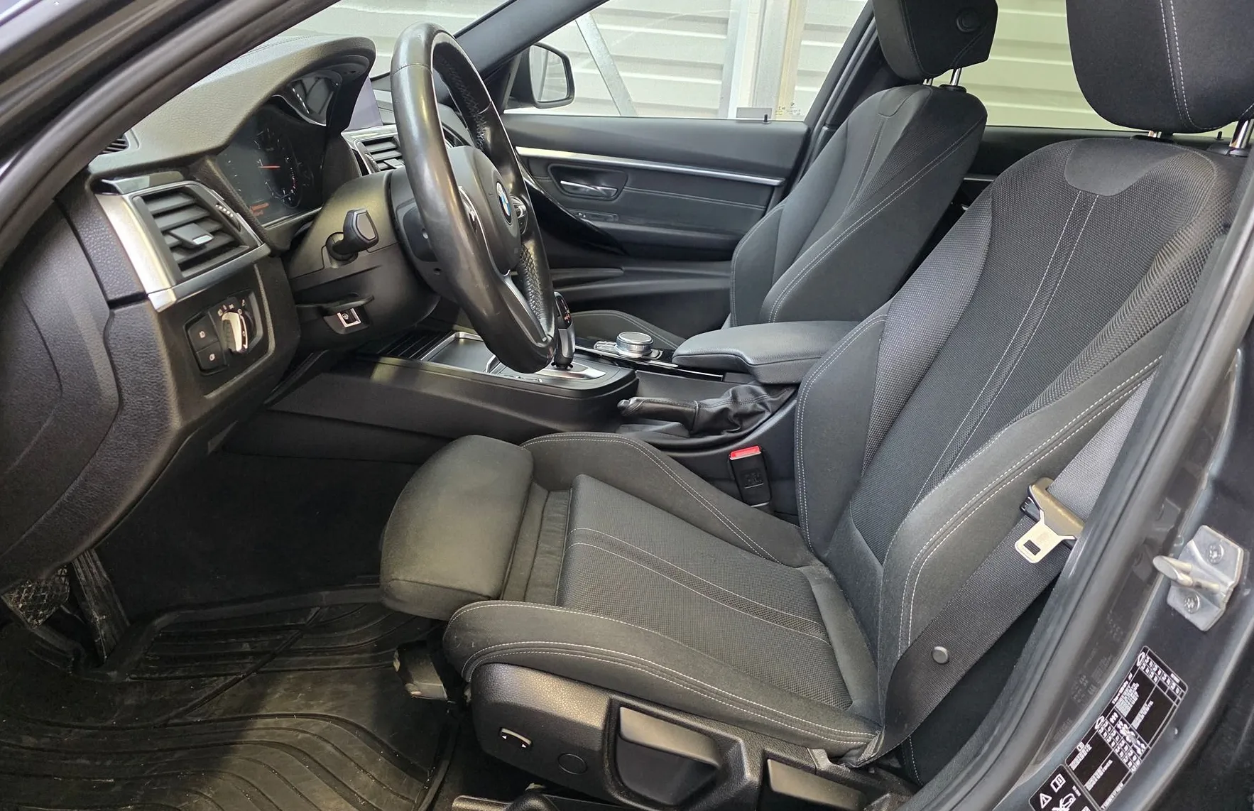 Zunanja slika - BMW Serija 3 - : 330i xDrive Sport Line- LED - VEL.NAVI - AMBI -PDC - 8