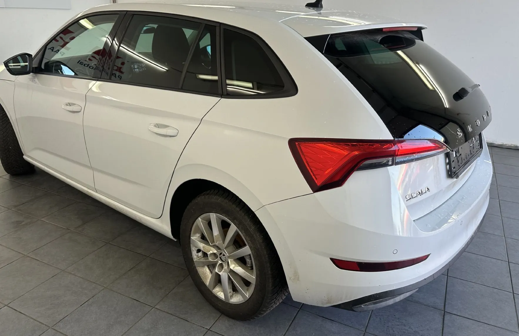 Zunanja slika - Škoda Scala - 1.5 TSI ACT. 110kW.SLOVENSKI.SAMO 91.000 KM.VSI SE - 9