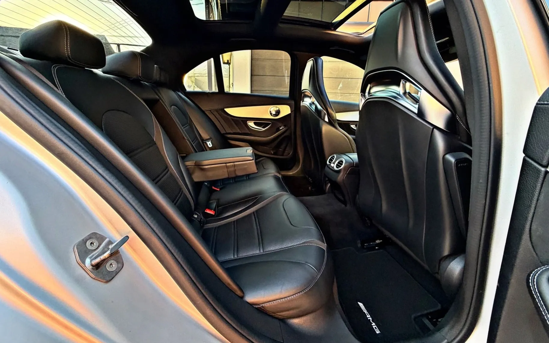 Notranja slika - Mercedes-Benz C-Razred - C 63 AMG-FROZEN MAT-PANO-BURMESTER-LIMO-LED-AMG... - 12
