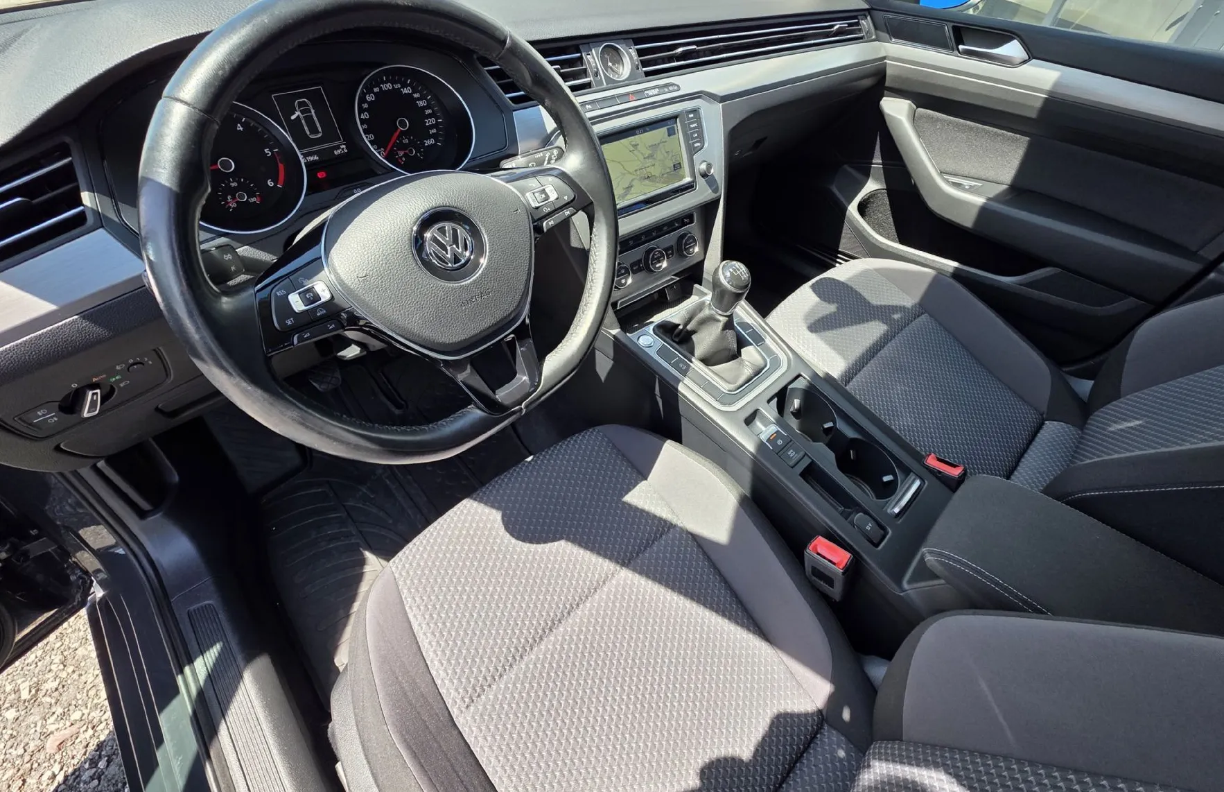 Zunanja slika - VW Passat - Variant 1.6 TDI BMT Comfortline.NAVI.GRETJE SEDŽEV. - 6