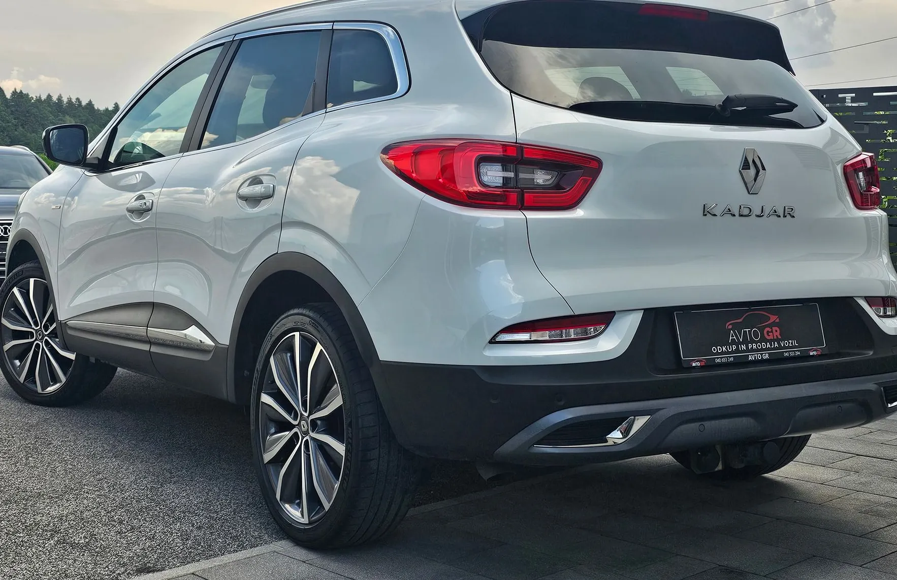 Zunanja slika - Renault Kadjar - TCe 140 Limited- SLO-1. LAST.-Le 129.000km-Perla b - 4