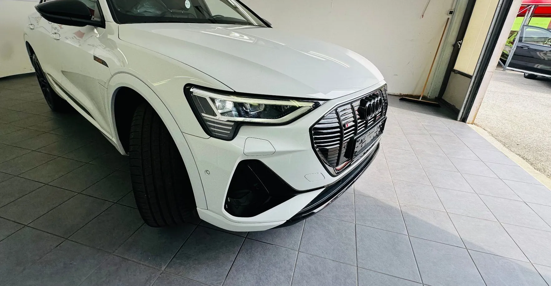 Zunanja slika - Audi e-tron - Audi  50 quattro S line.NEMŠKI+4ALU.USNJE - 3