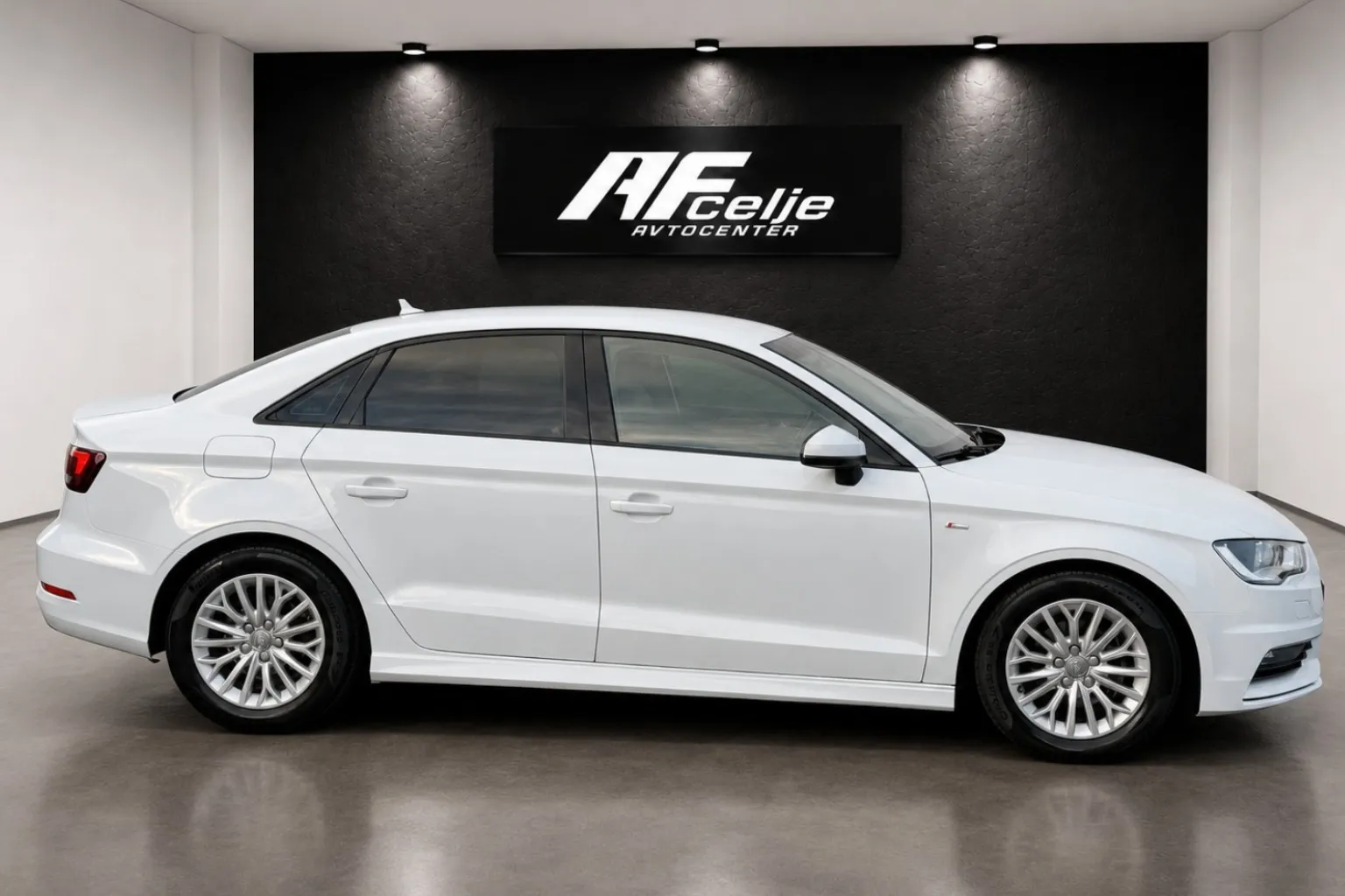 Zunanja slika - Audi A3 - 1.6 TDI-LIMO-NAVI-LIZING ZA TUJCE-PDC-TEMPOMAT- - 4