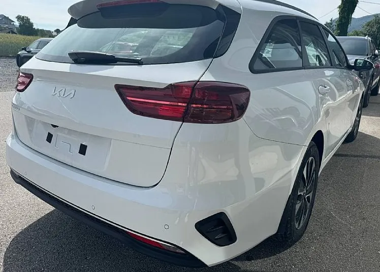 Zunanja slika - KIA Ceed - SW 1.5 T-GDi LX Champion+ ISG. M T 103 kW - 2