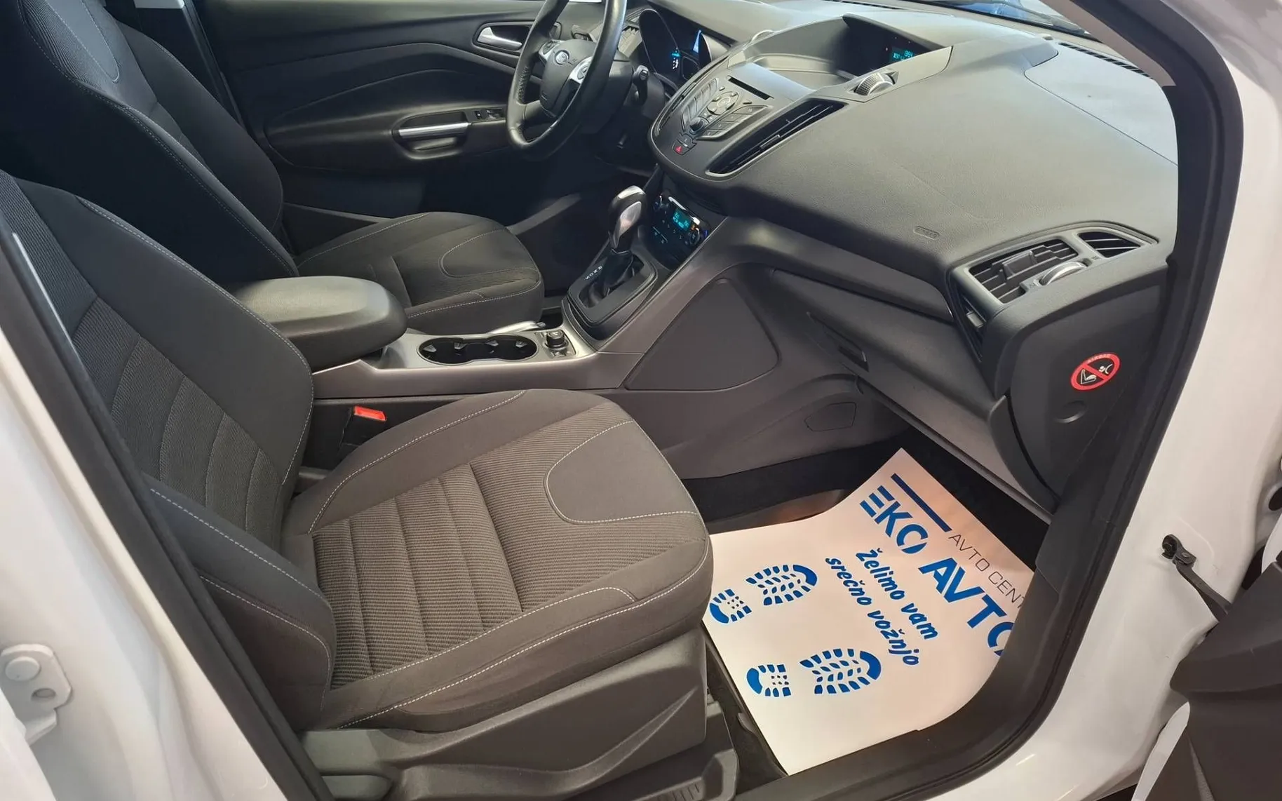 Notranja slika - Ford Kuga - 1.6 SCTI 4x4 AVT.-TEMP-PDC-GRETJE SEDEŽEV-KOT NO - 10