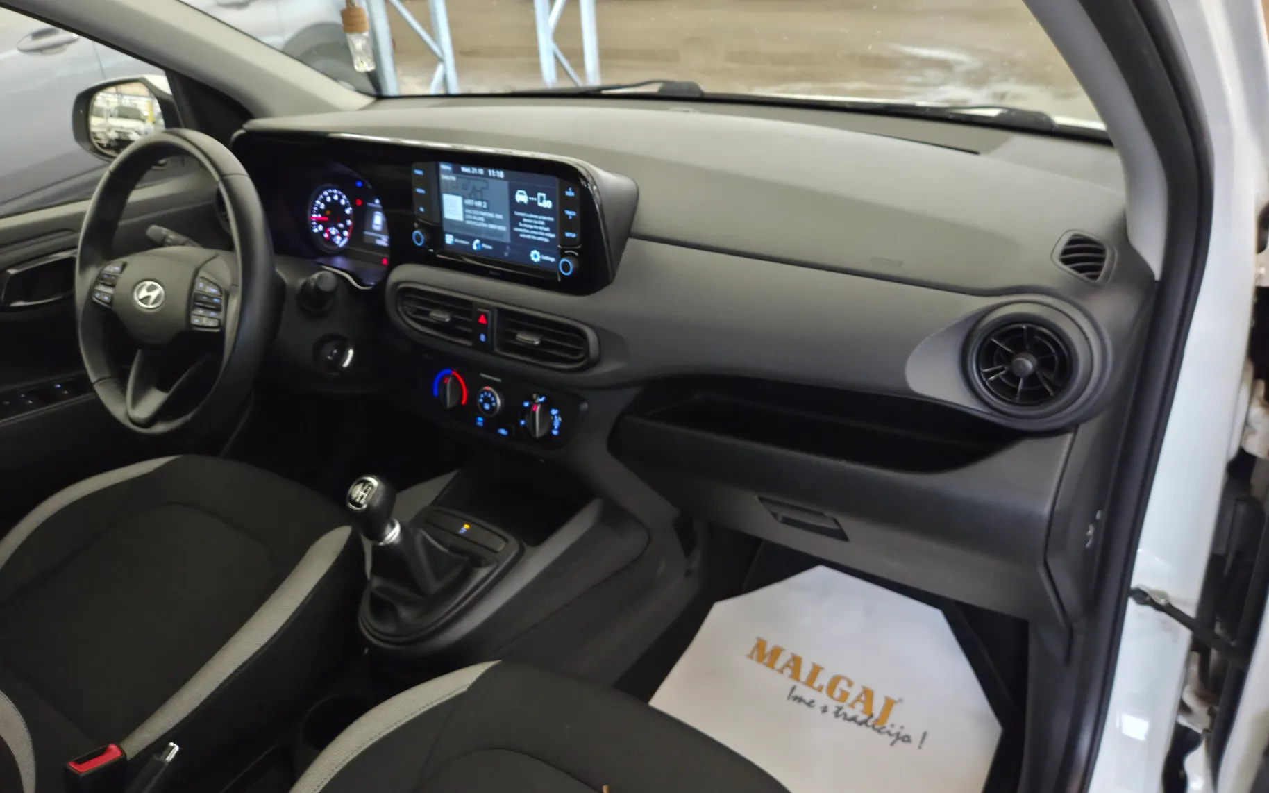 Zunanja slika - Hyundai i10 - 1.0 Style KLIMA-1.LASTNIK-TOUCH SCREEN-LANE ASSIST - 11