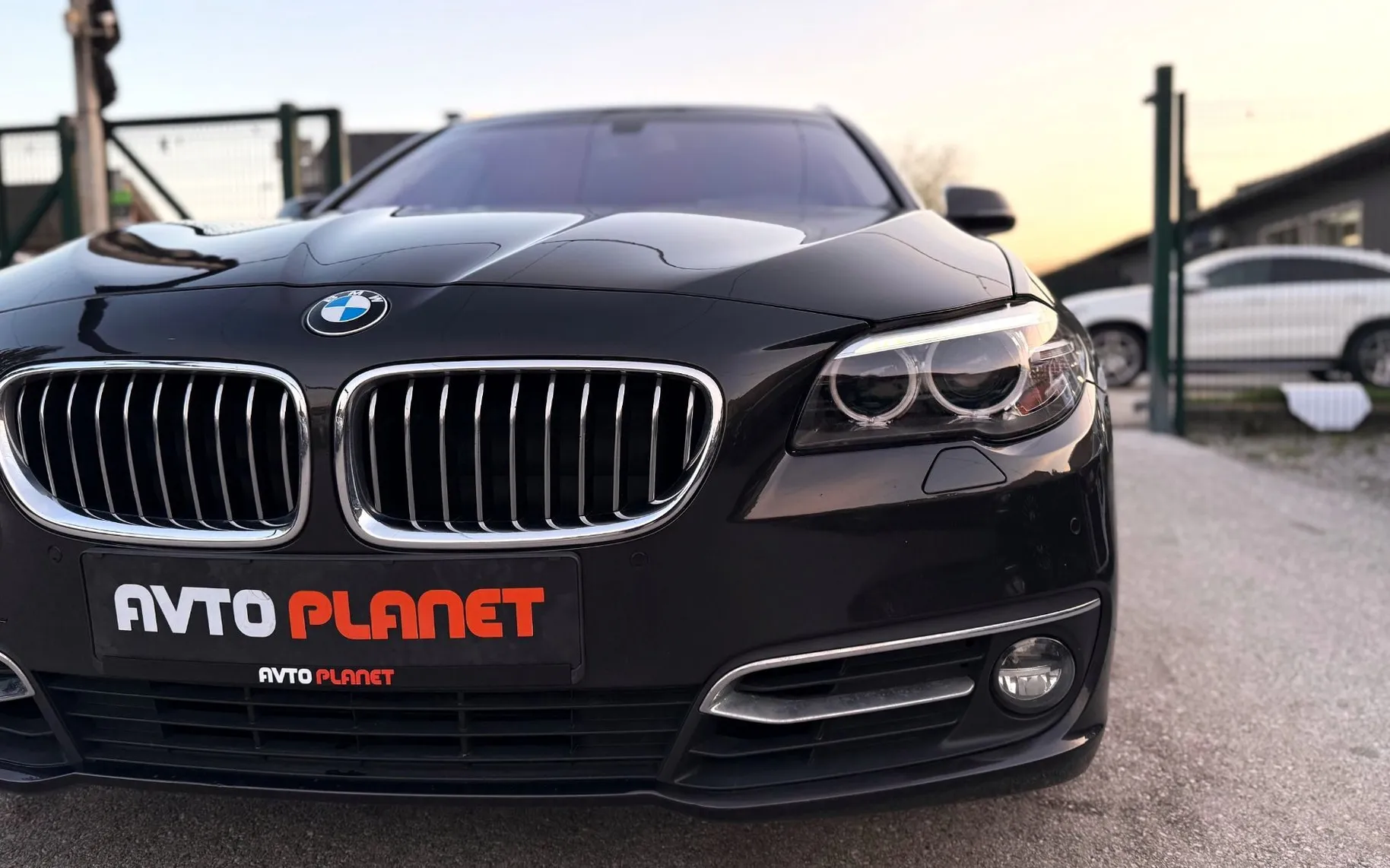 Zunanja slika - BMW Serija 5 - Touring: 520d xDrive AUT. LuxuryLiNE LED XENON USNJE ALU - 9