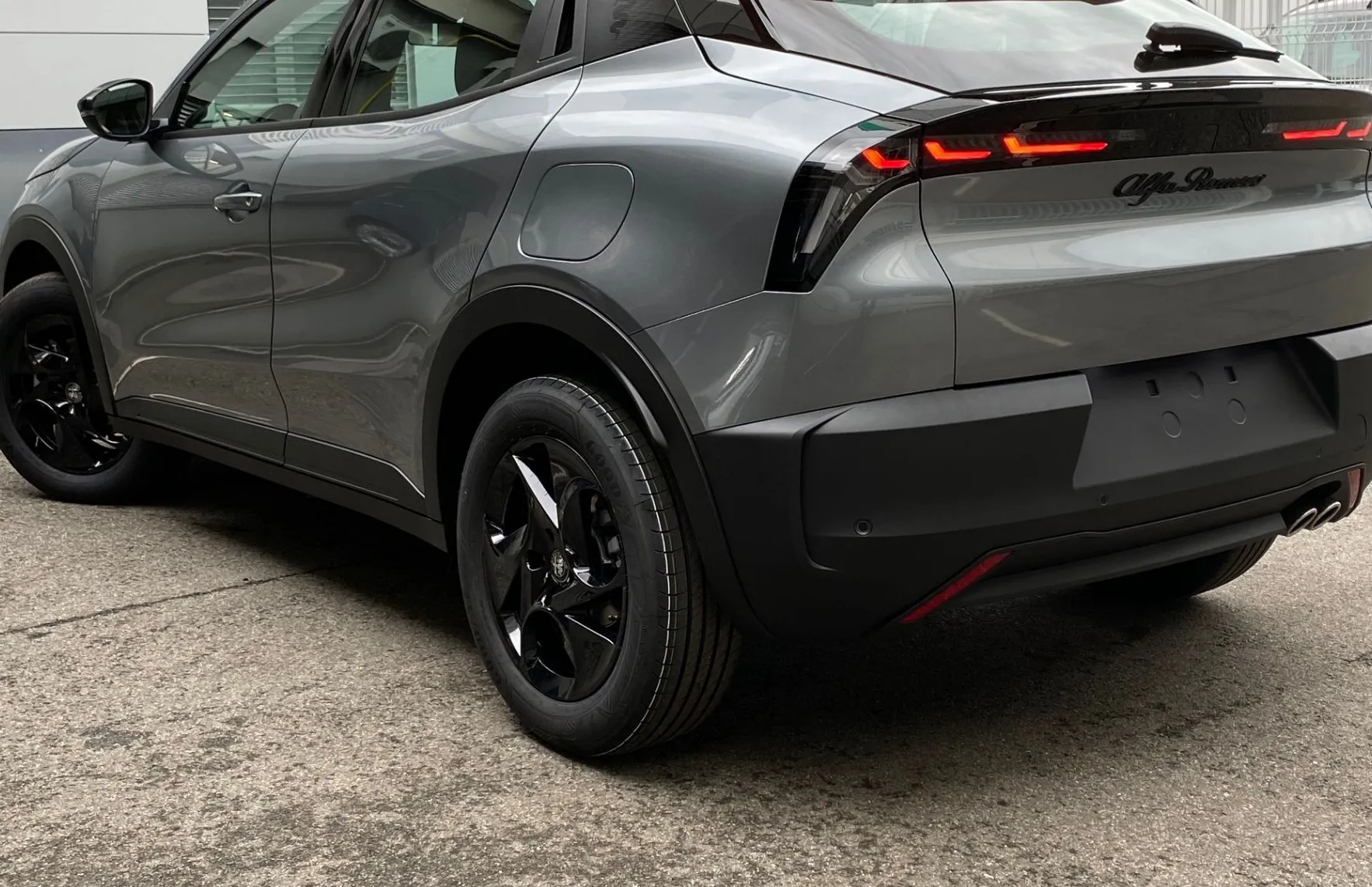 Zunanja slika - Alfa Romeo Junior - 1.2 E-DCT6 MHEV100 kW  136KM  CORE - 8