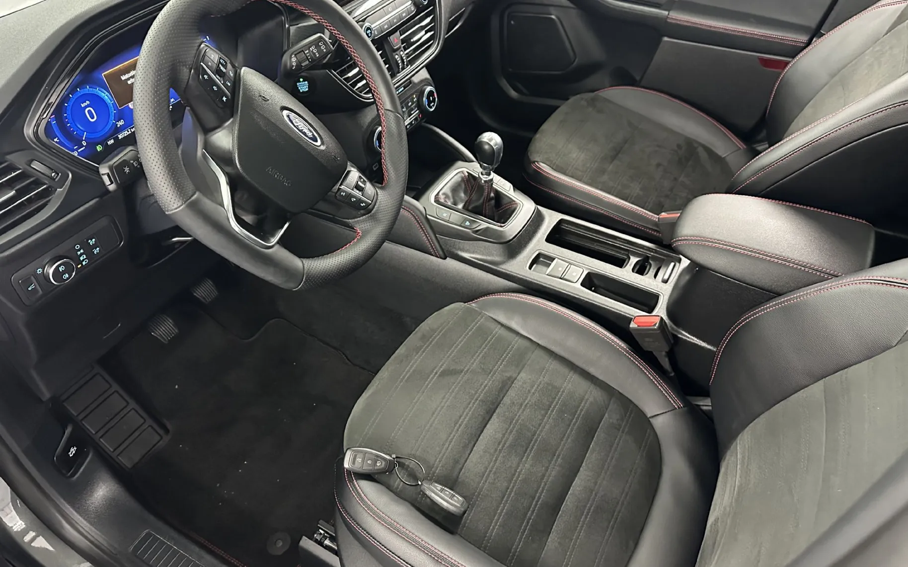 Notranja slika - Ford Kuga - 1.5 EcoBoost ST-Line.NEMŠKA.PANORAMA.KLJUKA.BENCIN - 18