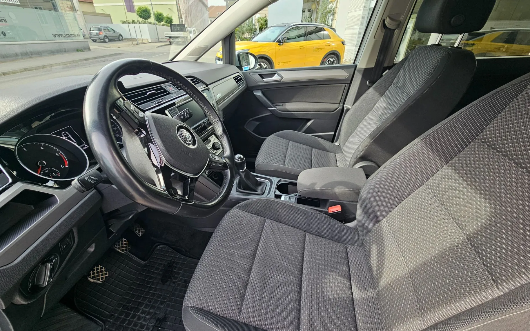 Zunanja slika - Volkswagen Touran - 1.6 TDI Comfortline 85kW - 7
