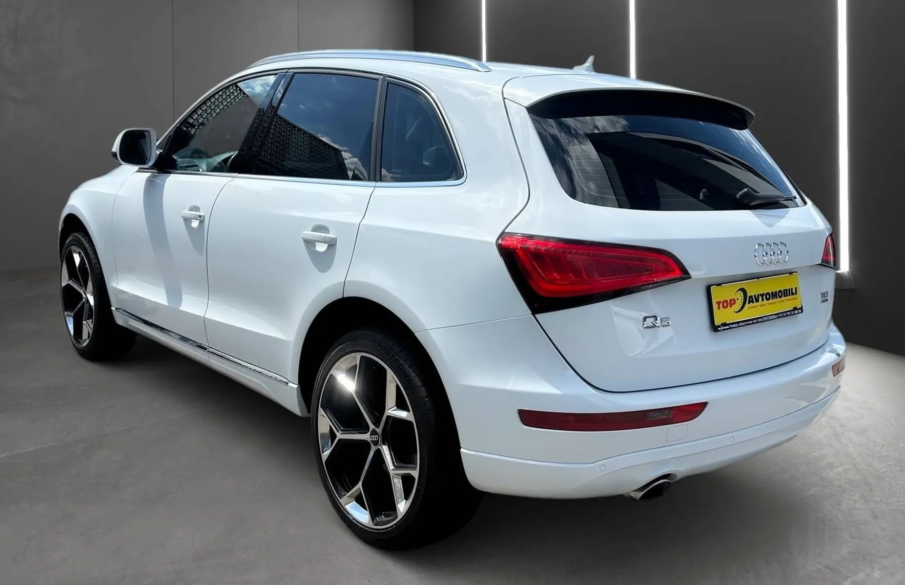 Zunanja slika - Audi Q5 - 2.0 TDI QUATTRO SLOVENSKI BI-XENON NAVI TEMP PDC - 5