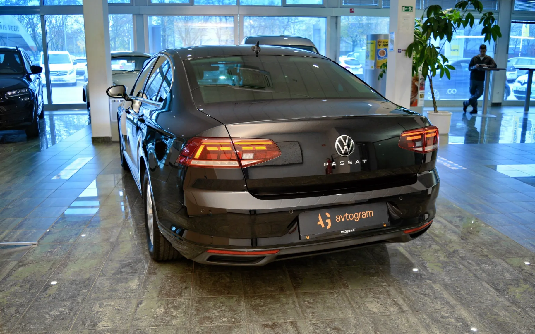Zunanja slika - Volkswagen Passat - 1.5TSI Business DSG LED-KLJUKA-ACC-KAMERA-REZ.KOLO - 2
