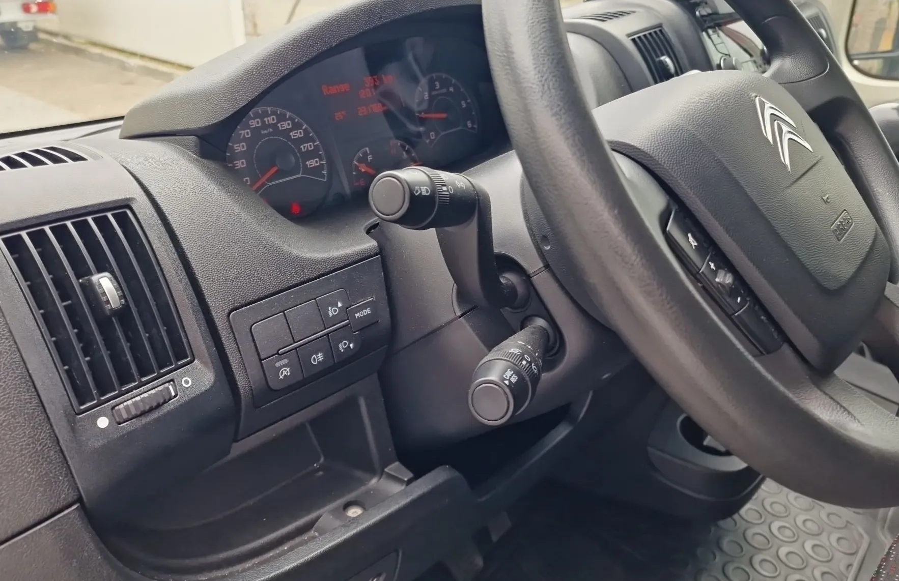 Zunanja slika - Citroën Jumper - 2.2 HDI L4H3 - 13