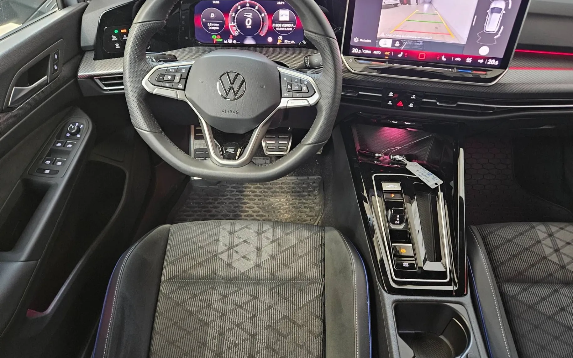 Notranja slika - Volkswagen Golf - 1.5 eTSI BMT 4Joy DSG - 7
