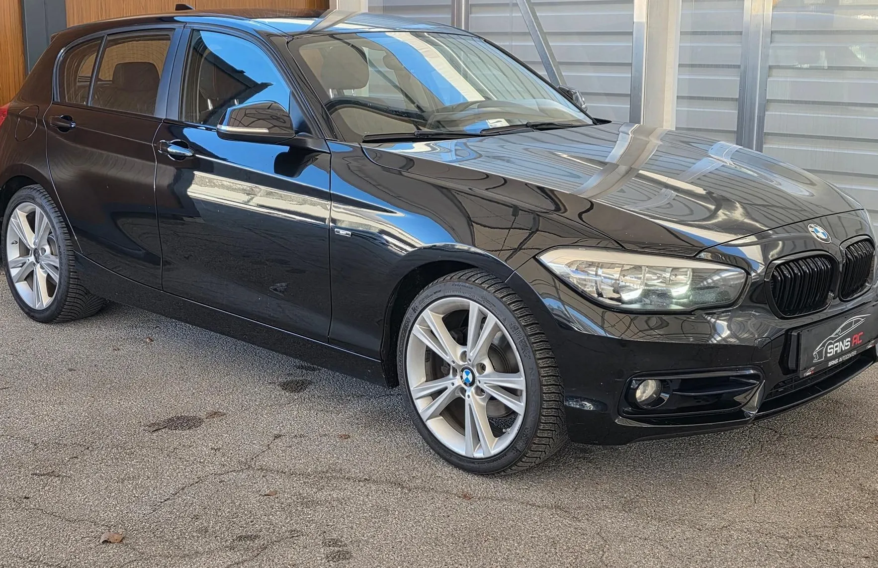 Zunanja slika - BMW Serija 1 - : 118d Sport - LED - TEMP. - GR. SED. - NAVIGACIJA - 1