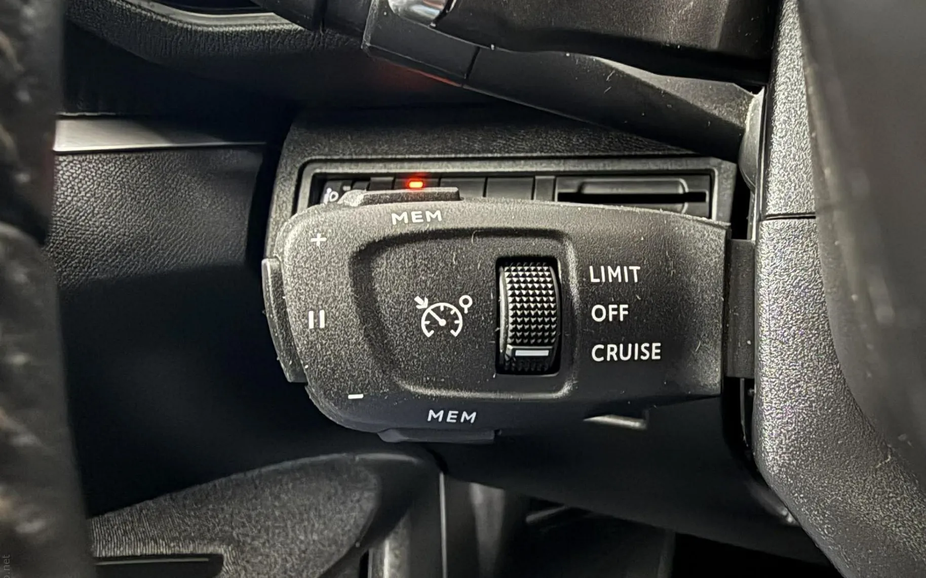 Zunanja slika - Peugeot 5008 - 1.2 PureTech 96 KW Avt.NAVI.KAMERA.2023 VELIKI SER - 10