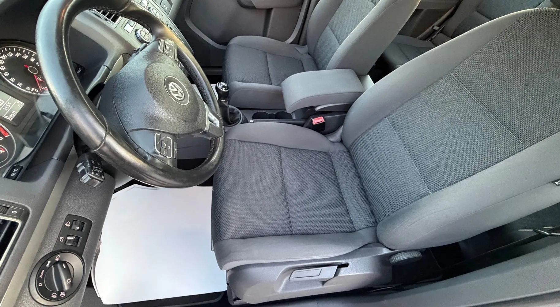 Notranja slika - Volkswagen Touran - 1.6 TDI  7-Sedežev - 9