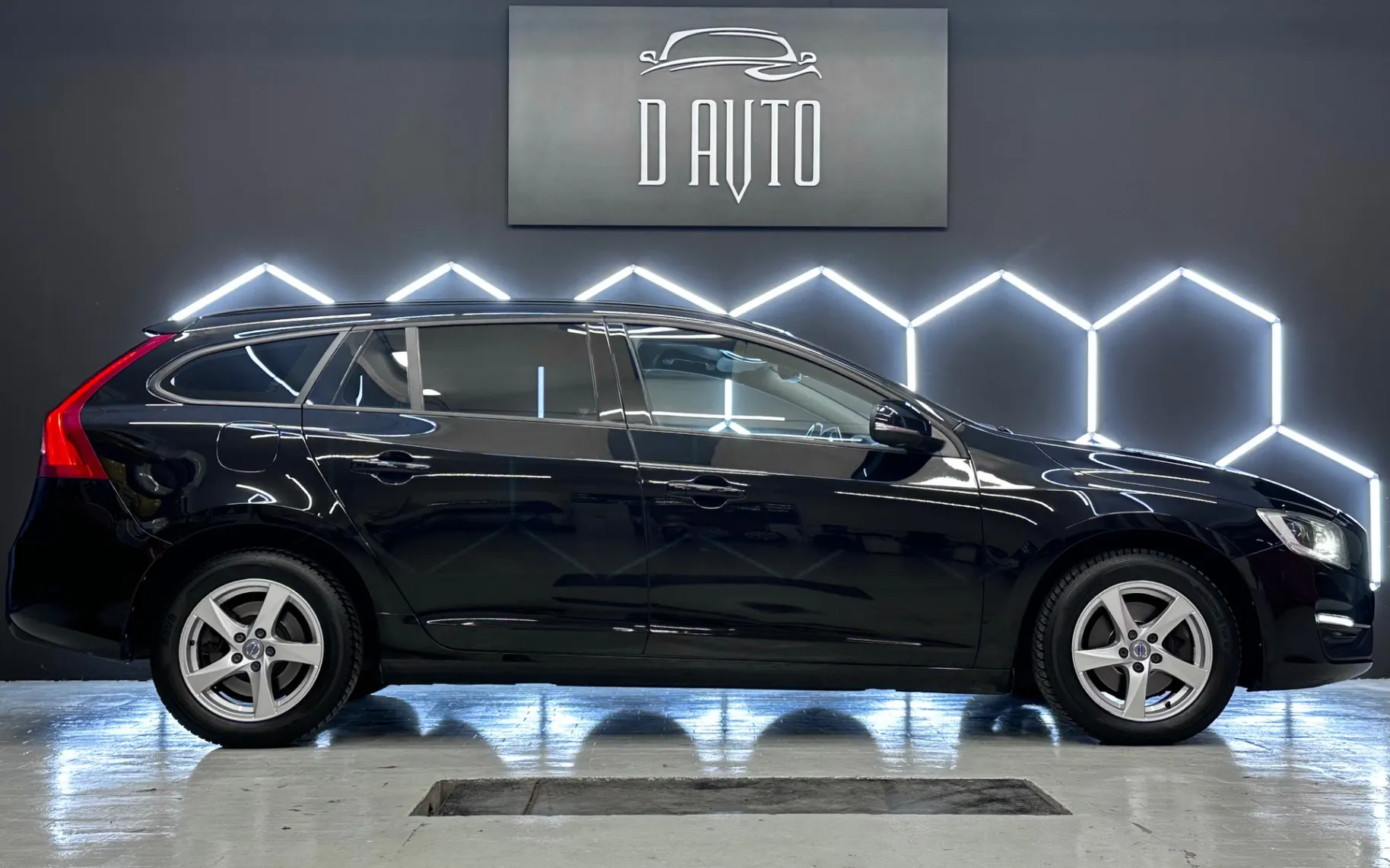 Zunanja slika - Volvo V60 - 2.0D KAMERA-NAVI-BIXENON-GRETJE SEDEZEV-PDC... - 5