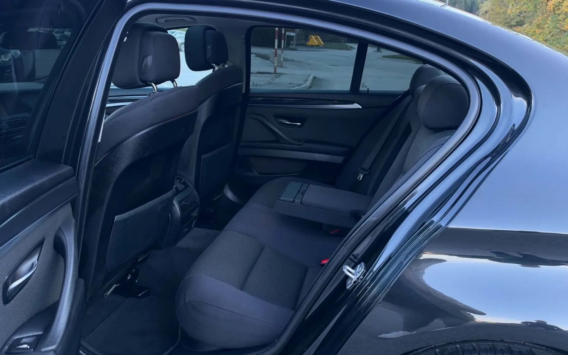 Notranja slika - BMW serija 5: - 520D-AUT-VELIK NAVI-ŠIBEDAH-LIZING ZA TUJCE- - 10