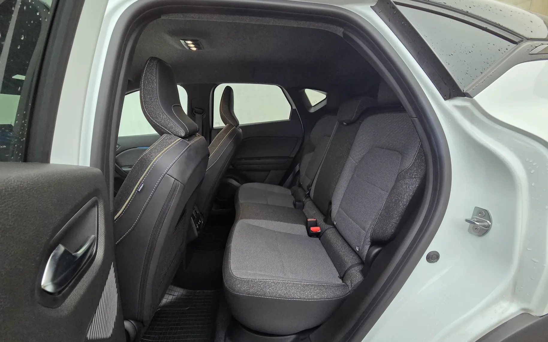 Zunanja slika - Renault Captur - Techno TCe140 Avtomatik+Navi Park+Zimske gume - 11
