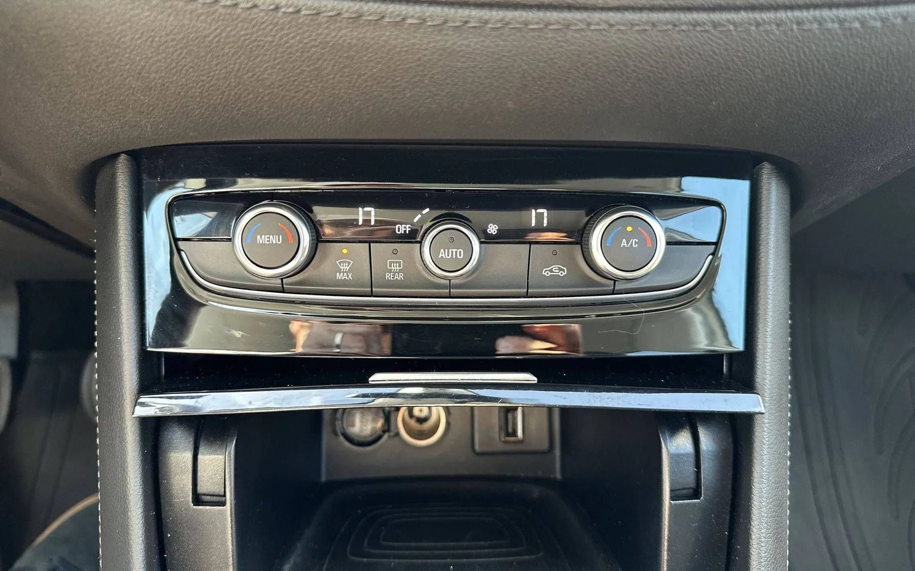Notranja slika - Opel Grandland X - 1.5 CDTI Selection Start Stop - 19
