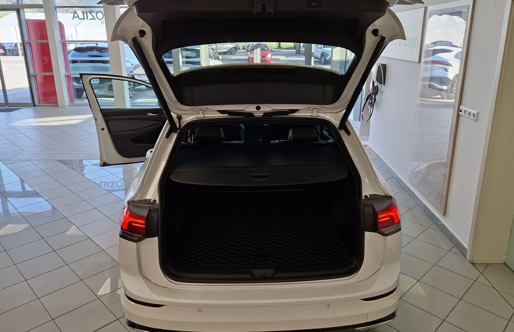 Zunanja slika - Volkswagen Golf - Variant 2.0 TDI R-Line avt. 110  150 - 17