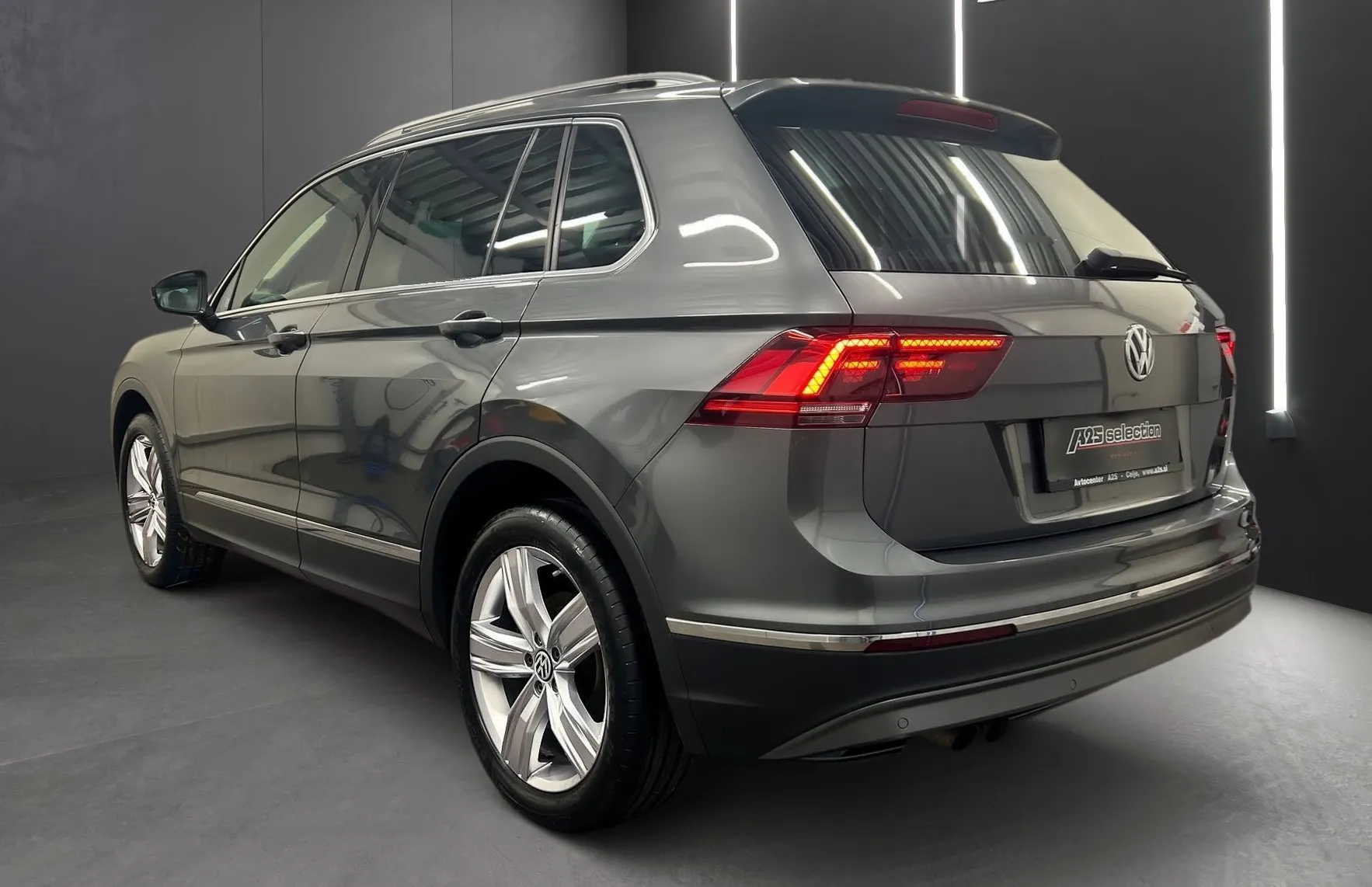 Zunanja slika - VW Tiguan - 2.0 TDI 4Motion DSG Highline Panorama-LED-Keyless - 3