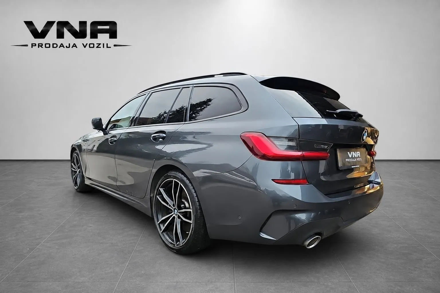Zunanja slika - BMW serija 3 Touring: - 320d M-OPTIC |VIRTUAL|NAVI|LED|ALU19|PDC|TOP|... - 4