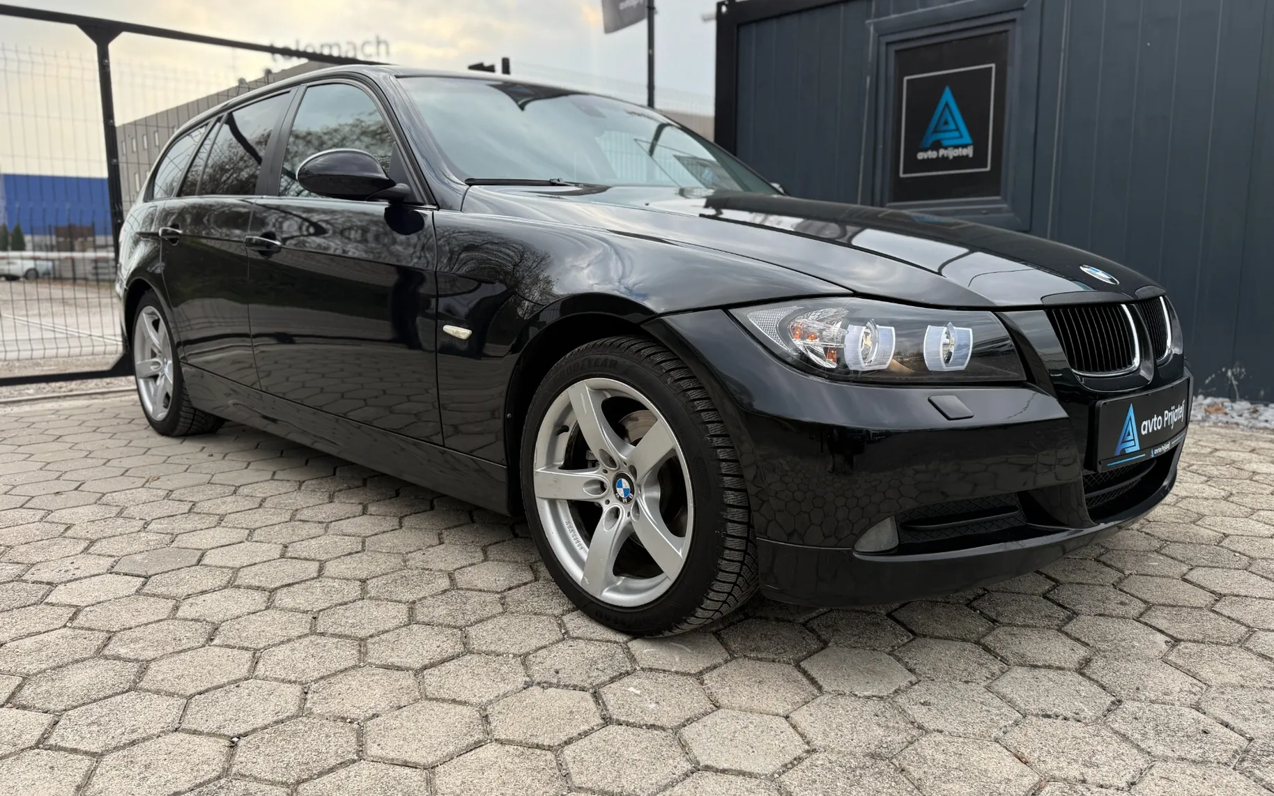 Zunanja slika - BMW Serija 1 - 320d | Usnje | Navi | TOP OHRANJEN - 4