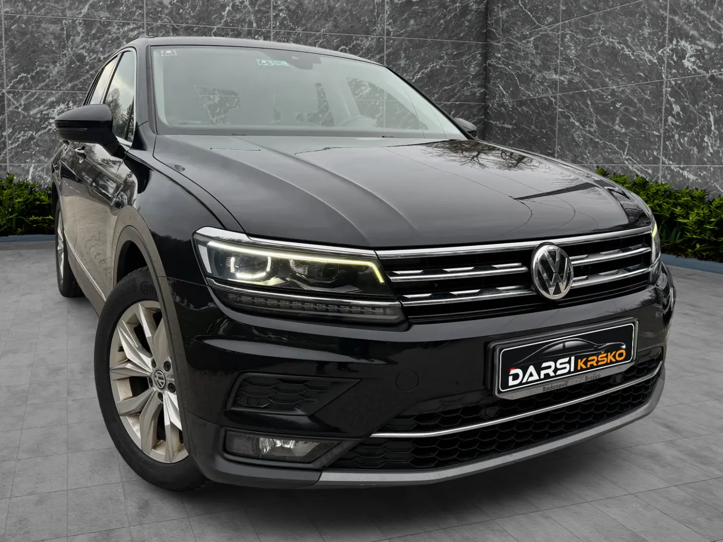Zunanja slika - VW Tiguan - 2.0 TDI Highline SLO 110PS DSG FULL LED ACC ALU18 - 3