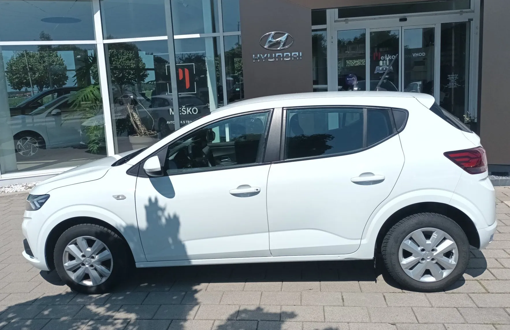 Zunanja slika - Dacia Sandero - 1.0 TCe 90 NAVI.TEMPOMAT.PDC - 4