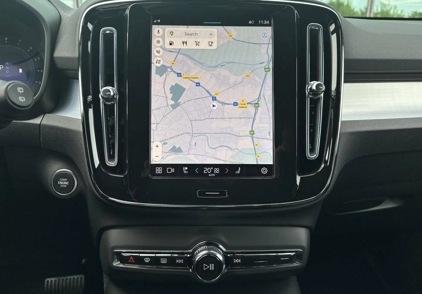 Notranja slika - Volvo XC40 - B3P Plus Dark Avt. - 18