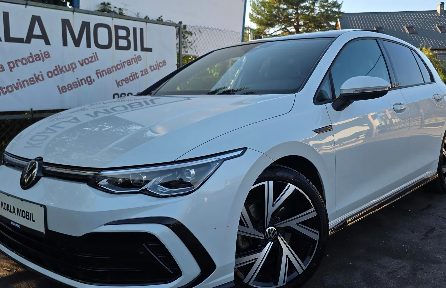 Zunanja slika - Volkswagen Golf - 1.5 TSI R-LINE LED-PANORAMA-ALU19-VIRTUAL-RADAR - 19