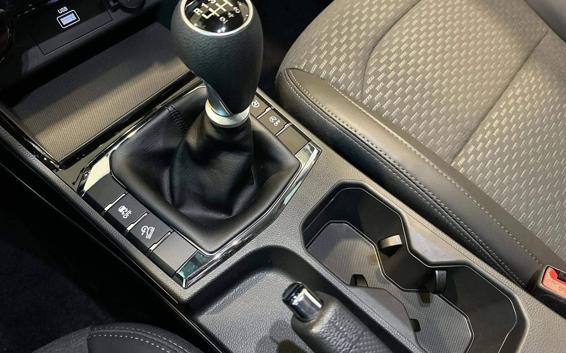 Notranja slika - SsangYong Korando - 1.5 T-GDi Style 2WD MT... - 18