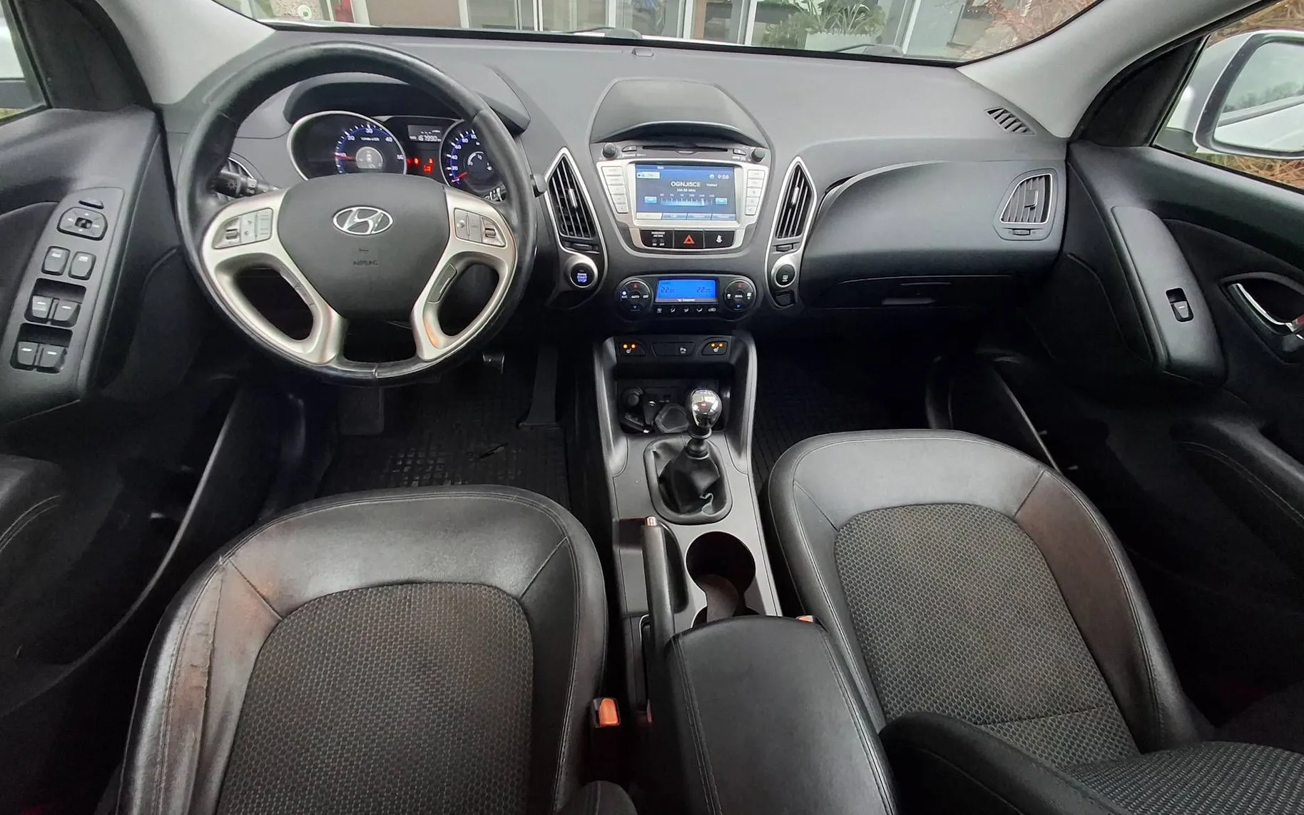 Zunanja slika - Hyundai ix35 - 2.0 CRDI Premium 4WD... - 9