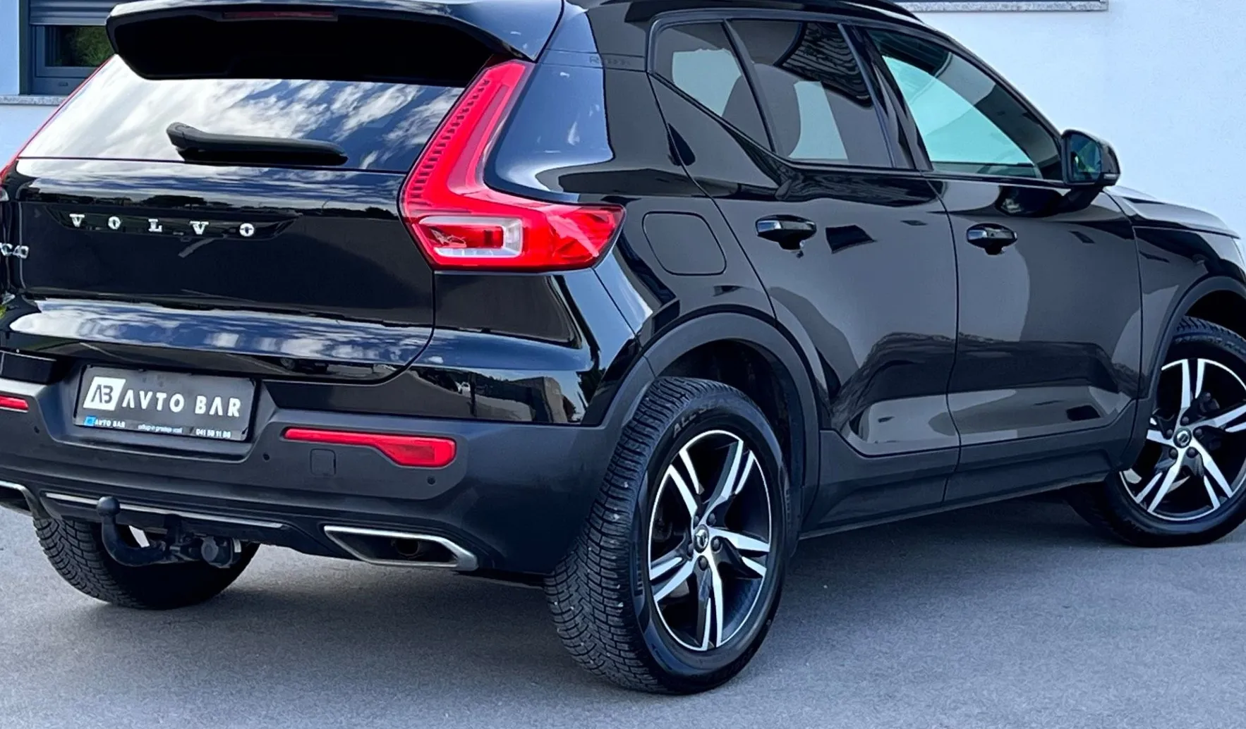 Zunanja slika - Volvo XC40 - T3 R-design+ALU+LED+HI-FI+KLJUKA - 6