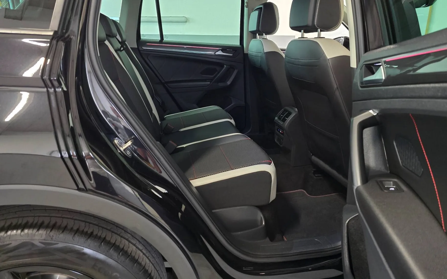 Notranja slika - Volkswagen Tiguan - 2.0 TDI Urban Sport 4Motion DSG - Matrix.kamera.HK - 20