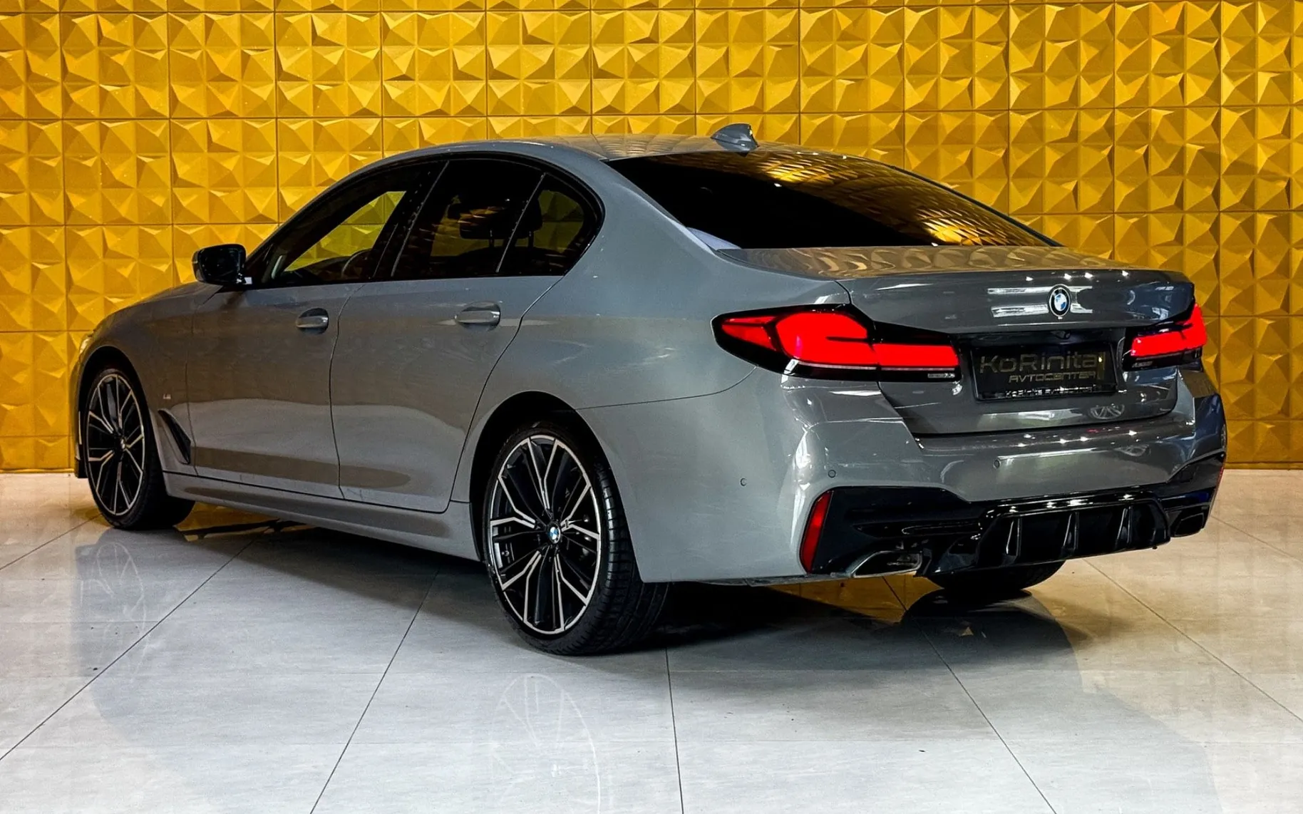 Notranja slika - BMW serija 5: - 530d xDrive Avt. - 9