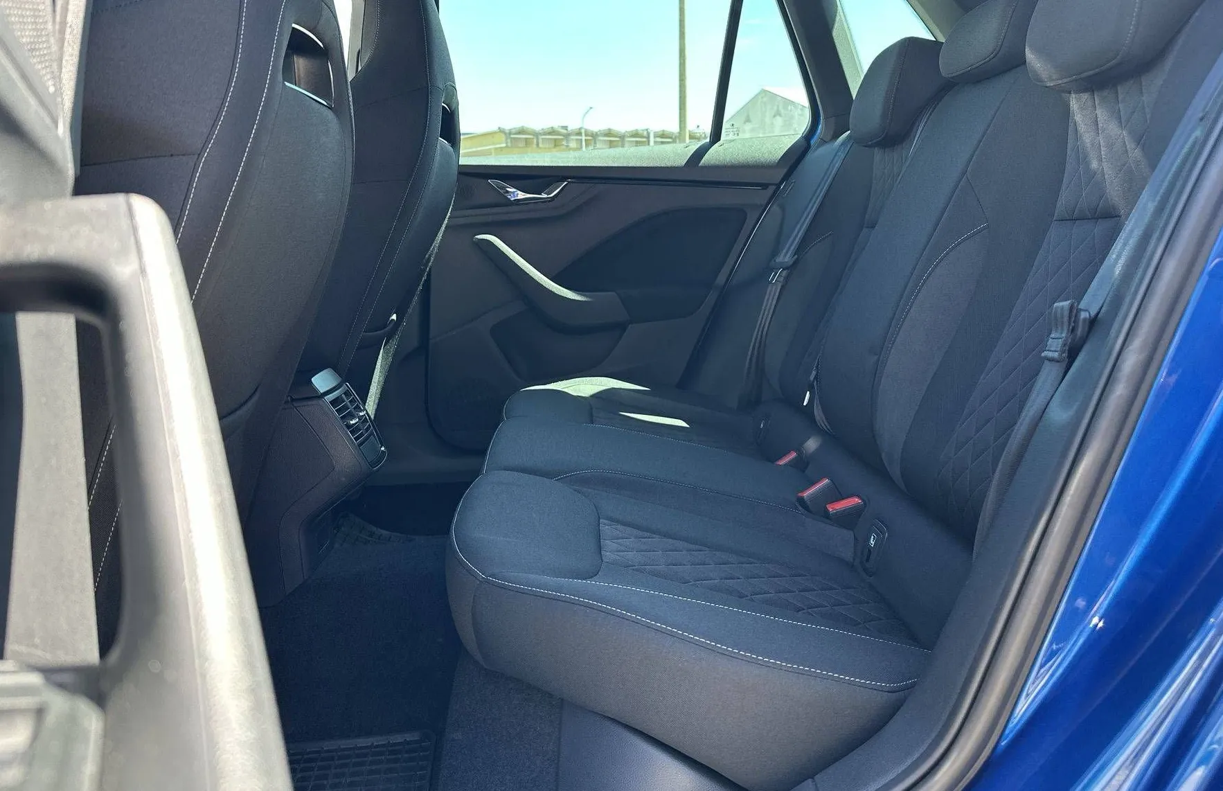 Zunanja slika - Škoda Kamiq - 1.0 TSI Sport  Volan+sedeži  Kamera - 11