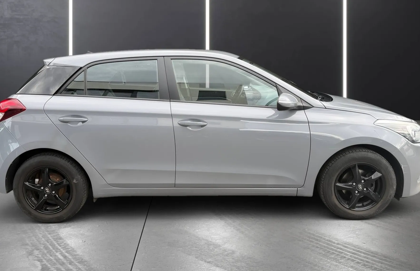 Zunanja slika - Hyundai i20 - 1.25 SLOVENSKI MOŽNOST FINANCIRANJA BREZ POLOGA - 8