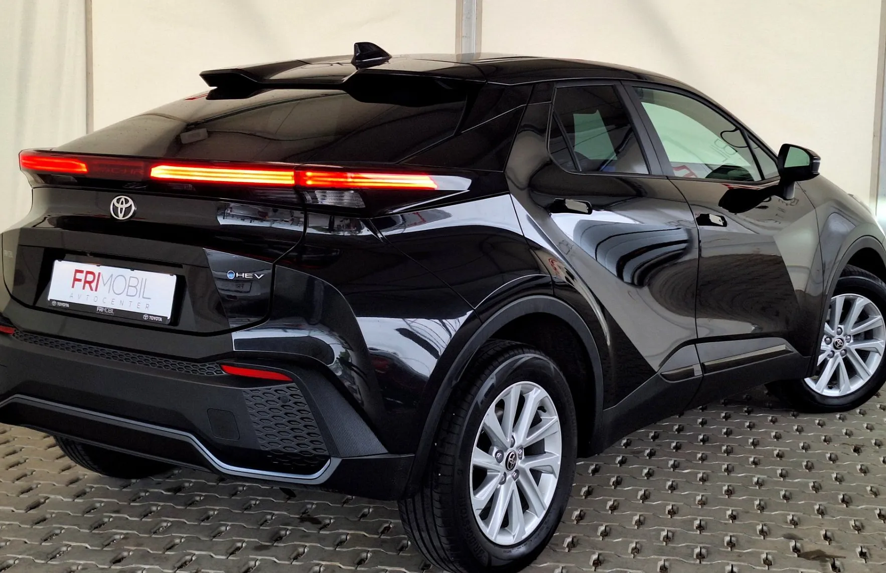 Zunanja slika - Toyota C-HR - Hybrid 1.8 C-ULT Aut. - 3