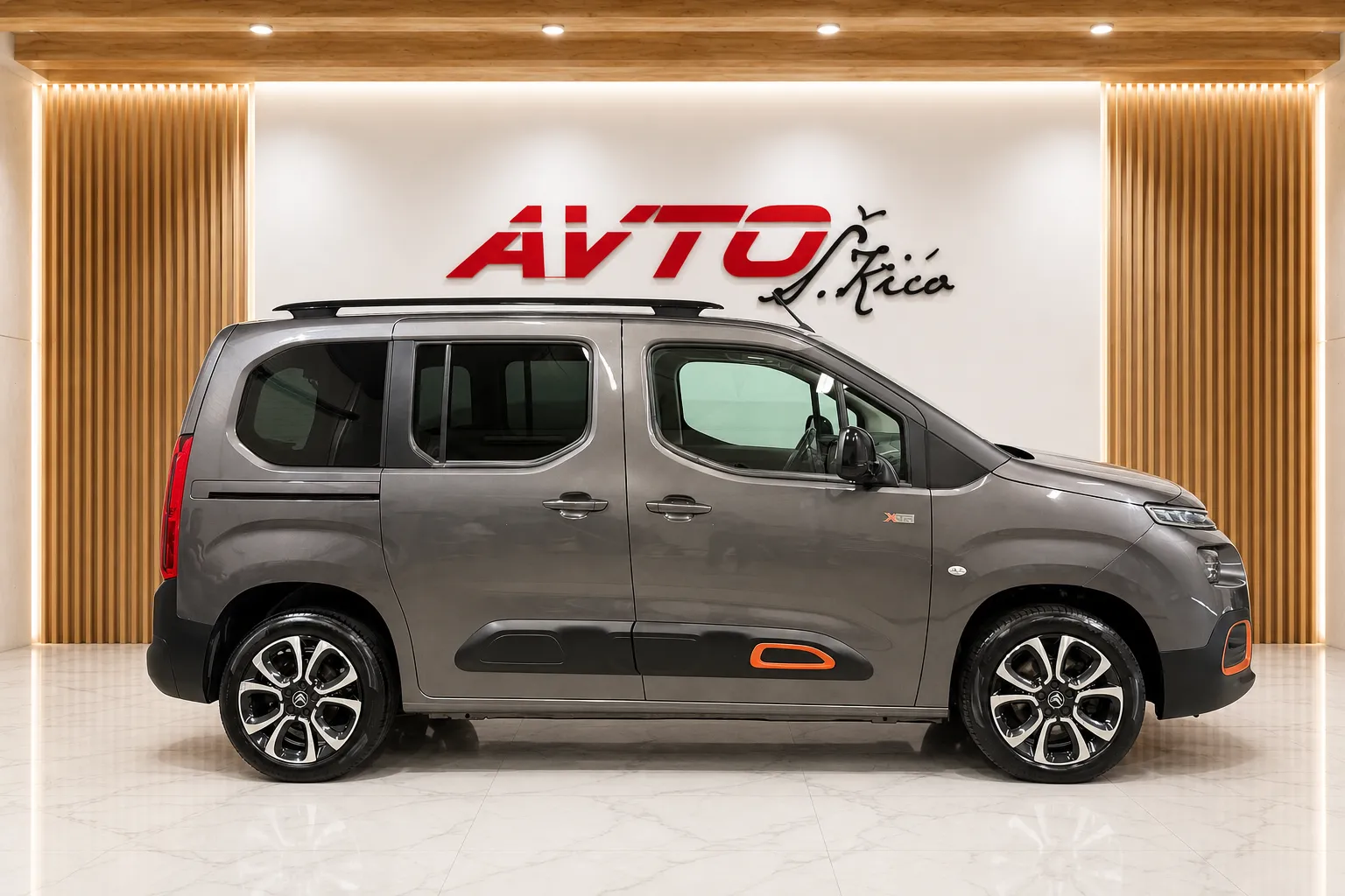 Notranja slika - Citroën Berlingo - 1.5 HDI-XTR-AVTOMATIK-LED-HEAD UP-KAMERA-96KW-SLO - 9