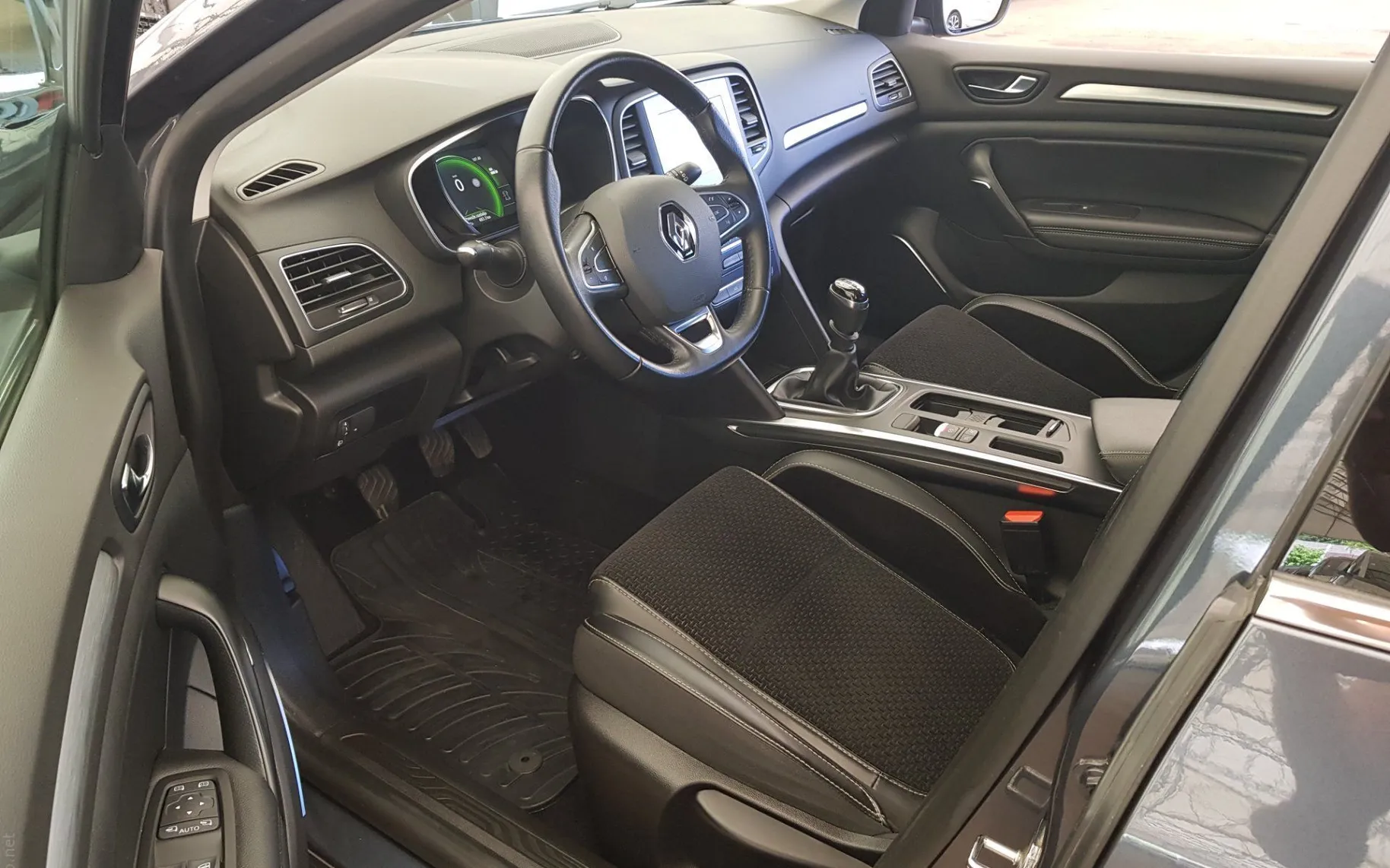 Zunanja slika - Renault Mégane - Grandtour dCi 110 Intens GLAVNI SERVIS - 7
